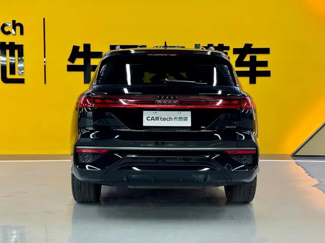Audi Audi Q6 45TFSI quattro Black Samurai Edition Flying Riding Set 6 Seats