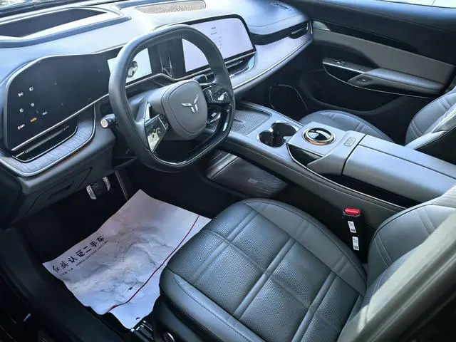 Hongqi Hongqi Tiangong 08 680 Ultra four-wheel drive version