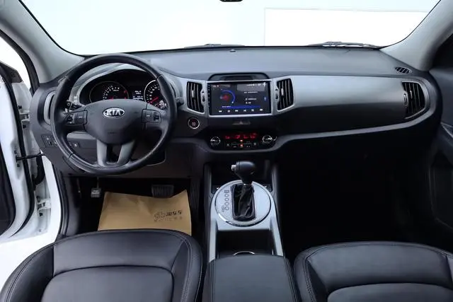 Kia Smart running 2.0L automatic two-wheel drive version DLX