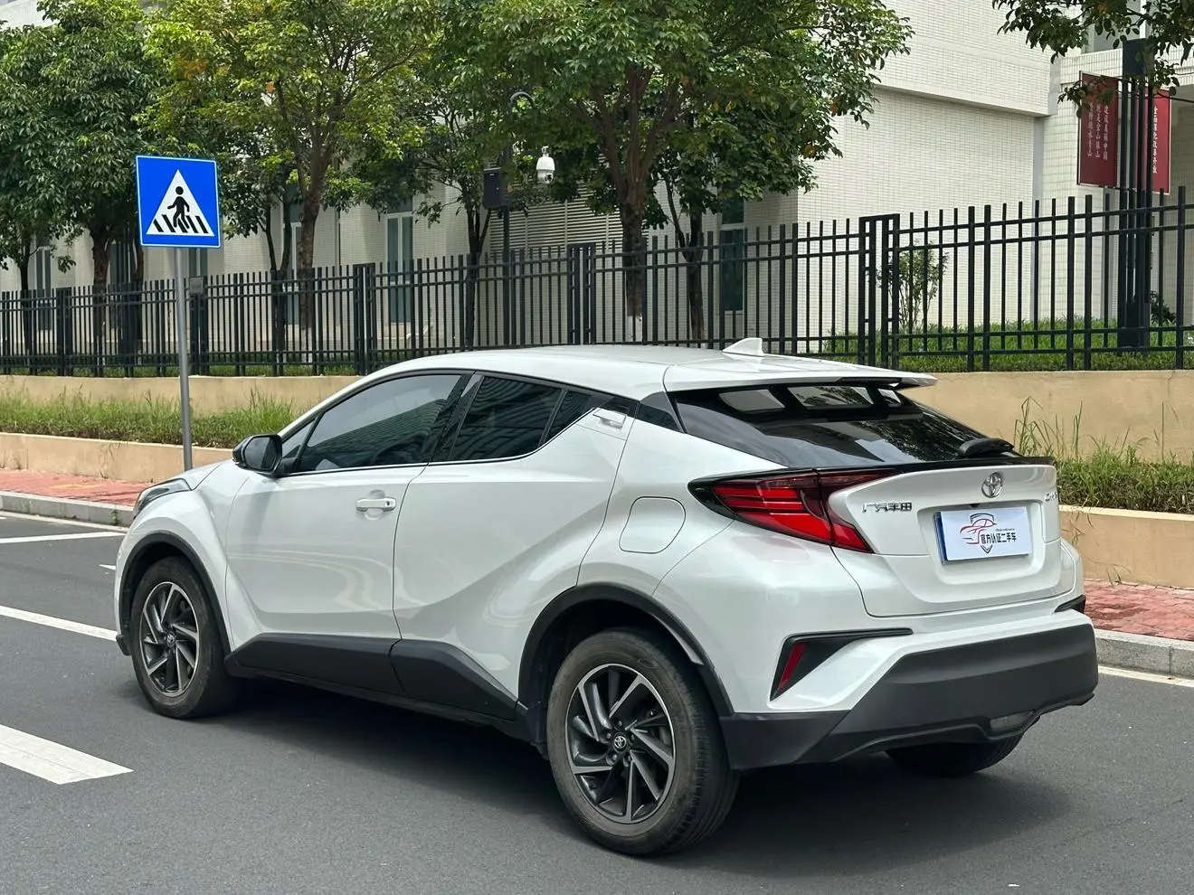 TOYOTA Toyota C-HR 2.0L Deluxe Edition