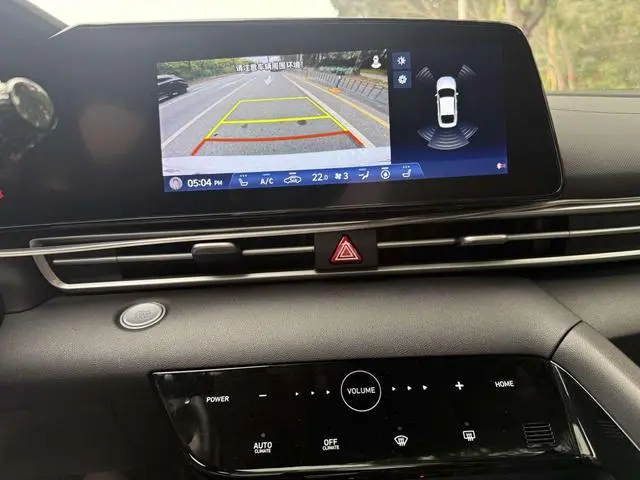 Hyundai Elantra 1.5L CVT LUX Premium Edition