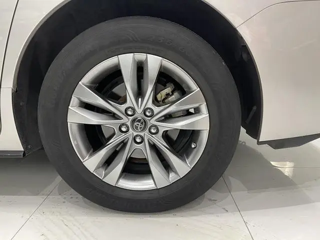 TOYOTA Saina 2.5L Hybrid Extreme Edition
