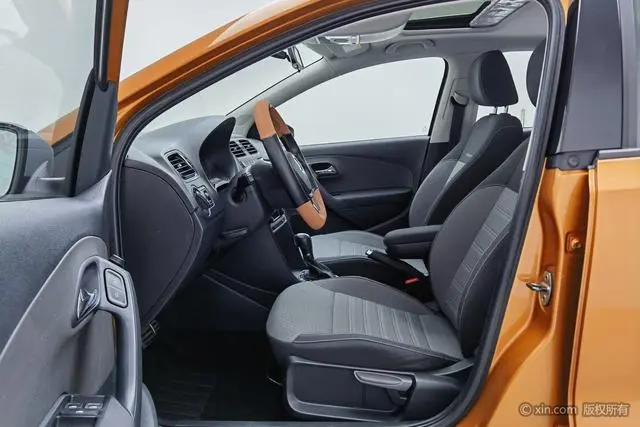 Volkswagen Polo 1.5L Cross Polo automatic