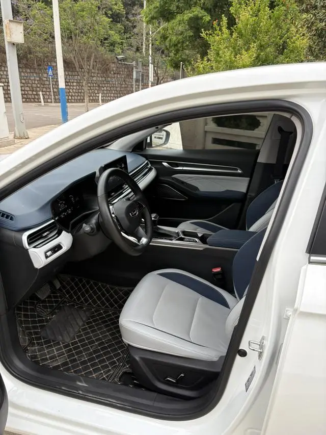 Geely Emgrand 4th generation 1.5L CVT luxury