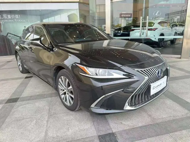 Lexus Lexus ES 300h Excellent Edition Country VI