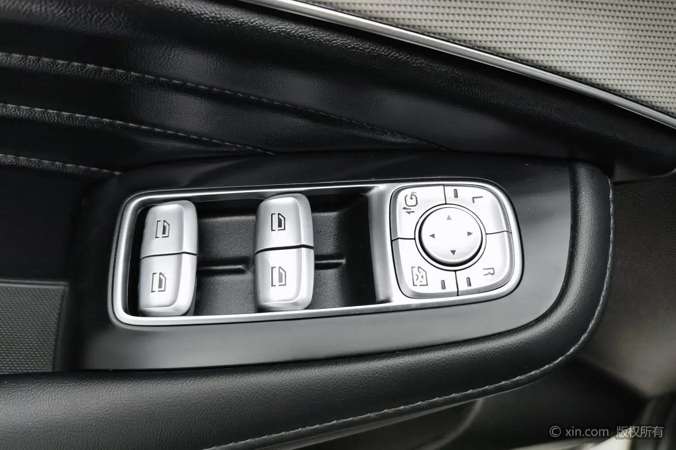Roewe Roewe RX5 MAX 300TGI Automatic Smart Cockpit Deluxe Edition