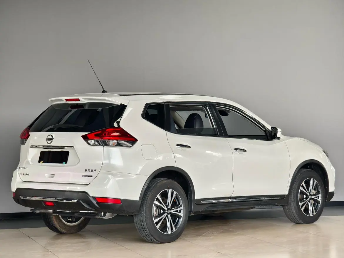 Nissan Qijun 2.5L CVT Zhilian seven-seater leading version 4WD