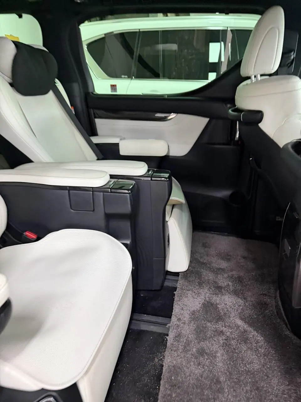Lexus Lexus LM 350h E-Four seven-seater Junya Edition