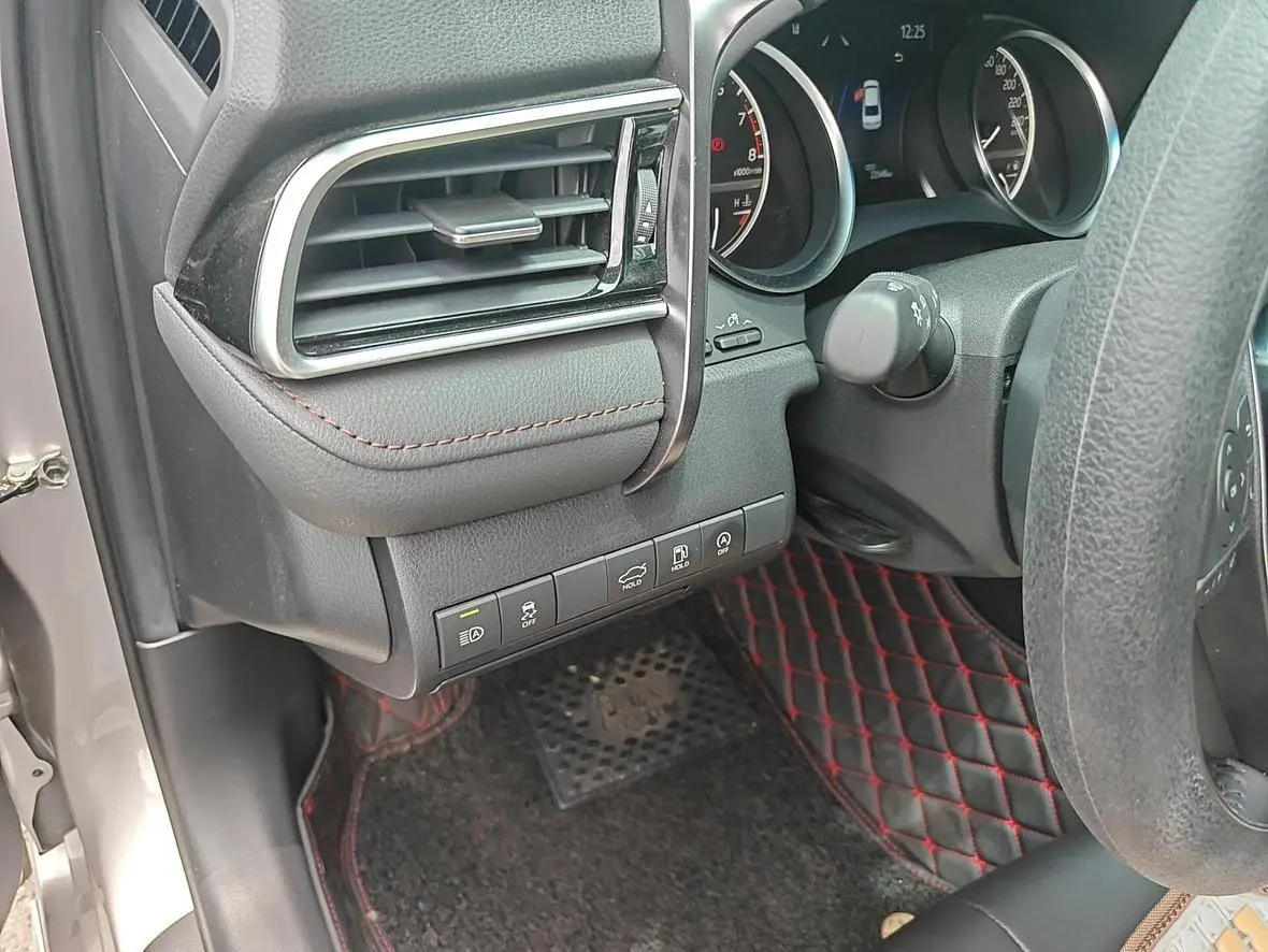 TOYOTA Camry 2.0G Deluxe Edition
