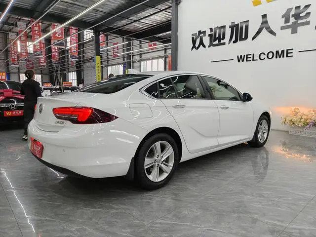 Buick Regal 20T Elite Country VI