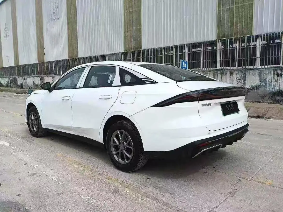 Geely Galaxy Galaxy L6 1.5 EM-i DHT 140KM Long Voyage Version