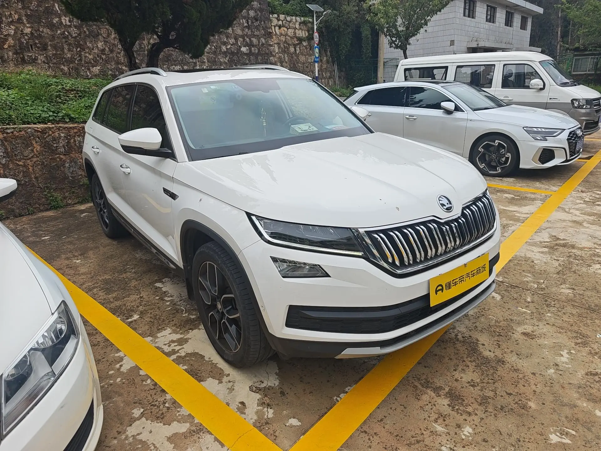 Skoda Kodiak Facelifted ZI330 5-seater two-wheel drive luxury premium edition Country VI