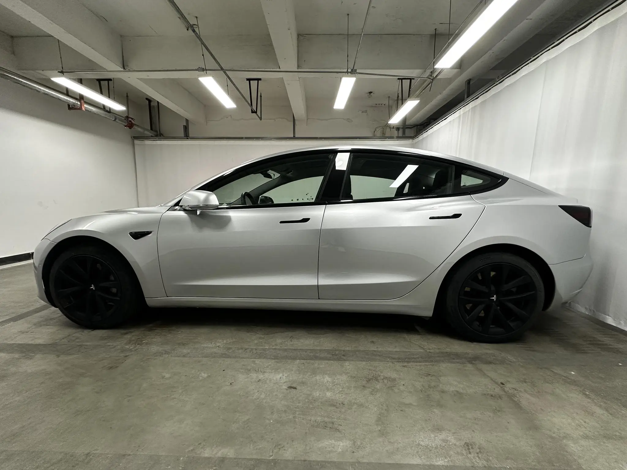 Tesla Model 3 Upgraded version of standard battery life rear drive