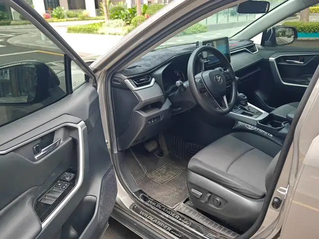 TOYOTA RAV4 Rongfang 2.0L CVT two-wheel drive fashion version