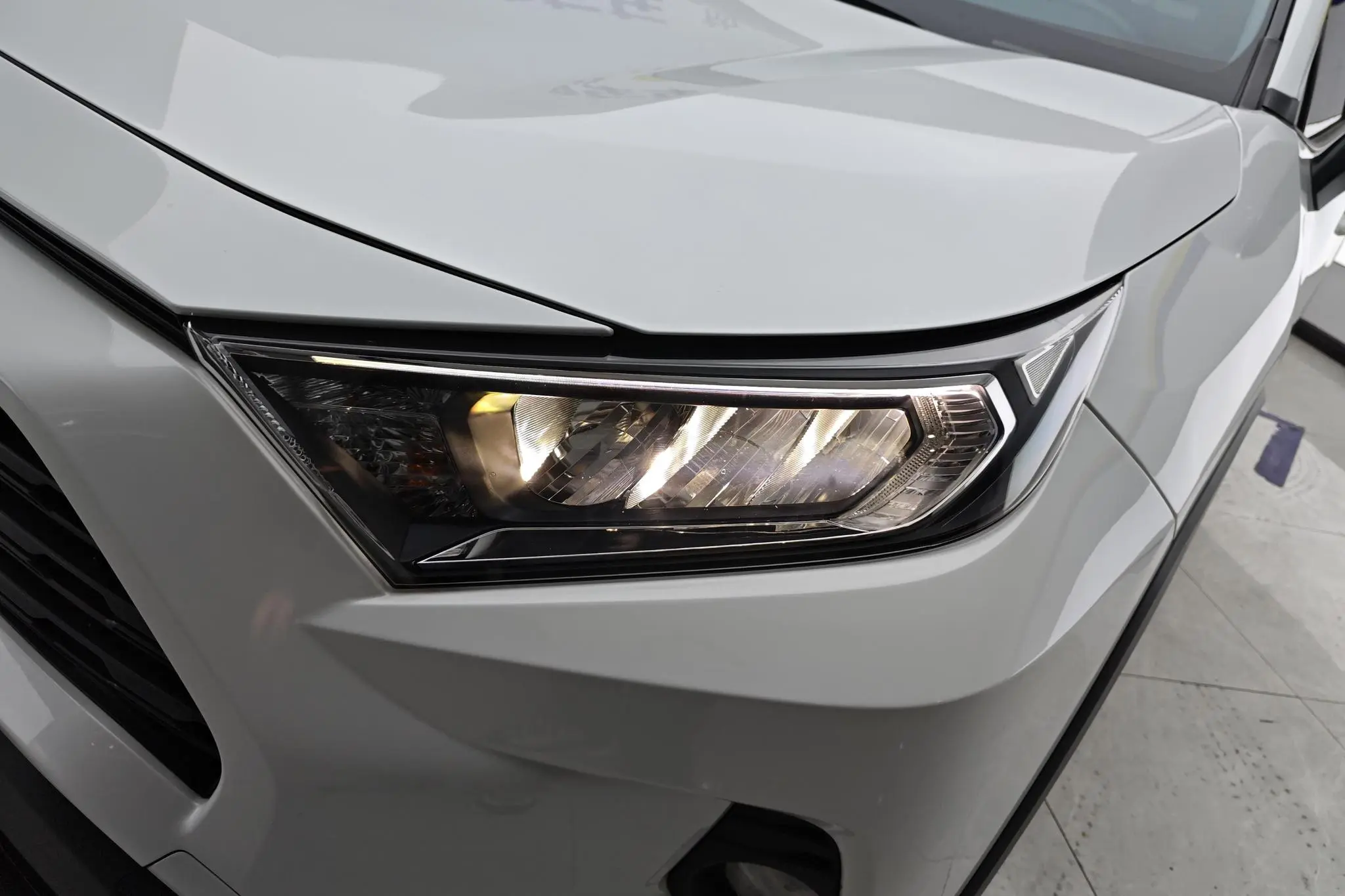 TOYOTA RAV4 Rongfang 2.0L CVT two-wheel drive fashion Plus version