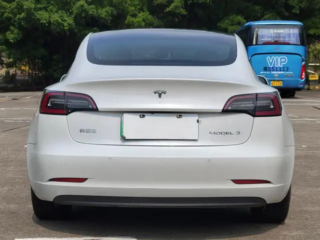 Tesla Model 3 Upgraded version of standard battery life rear drive