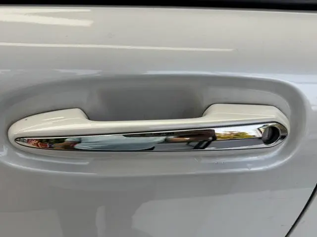 TOYOTA Saina 2.5L Hybrid Deluxe Edition