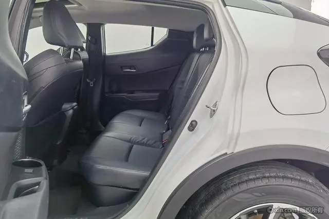 TOYOTA Toyota C-HR Dual engine 2.0L E-CVT Deluxe Edition