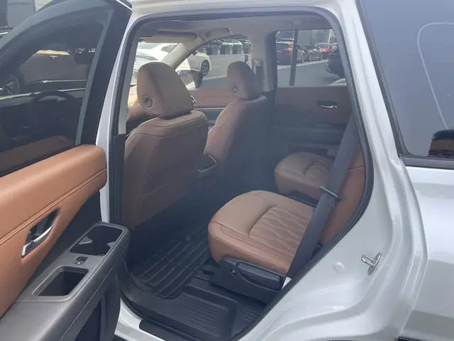 Nissan Exploring the land 380VC-TURBO four-wheel drive Zhizun Edition six-seater