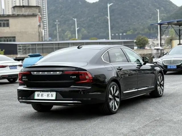 Volvo Volvo S90 PHEV T8 four-wheel drive long battery life Zhiya Deluxe Edition