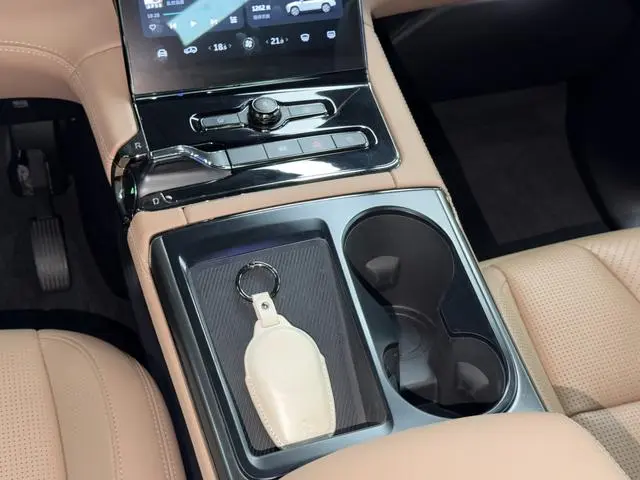 NIO NIO ES8 580KM six-seater version