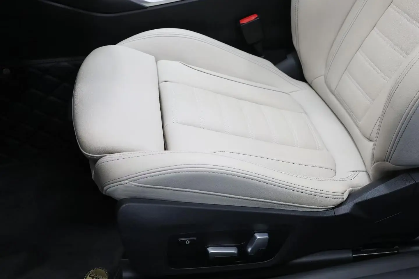 BMW BMW 4 Series Facelift 425i convertible M sports Yao Ye Suit