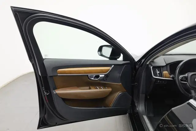 Volvo Volvo S90 PHEV 2.0 T T8 E-drive Hybrid Zhiyi Deluxe Edition