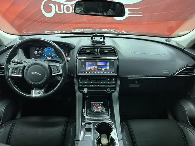 Jaguar Jaguar F-PACE 2.0T two-wheel drive R-Sport sports version