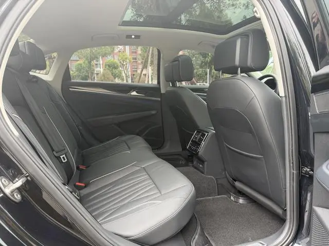 Volkswagen Passat PHEV 430PHEV Hybrid Deluxe Edition
