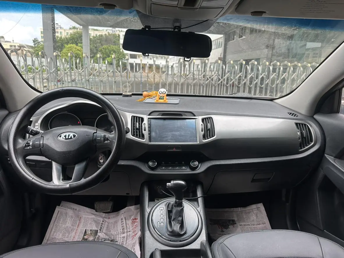 Kia Smart running 2.0L automatic two-wheel drive version Premium