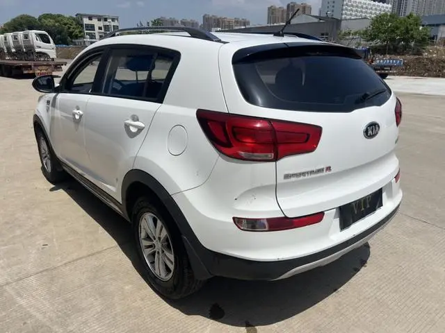 Kia Smart running 2.0L automatic two-wheel drive version GL