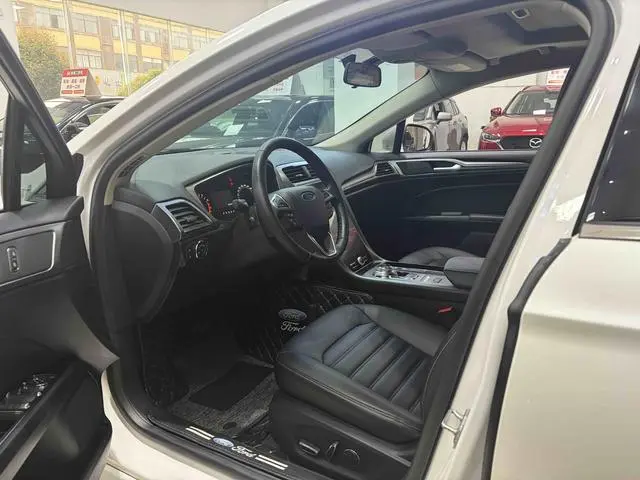 Ford Mondeo EcoBoost 200 fashion type