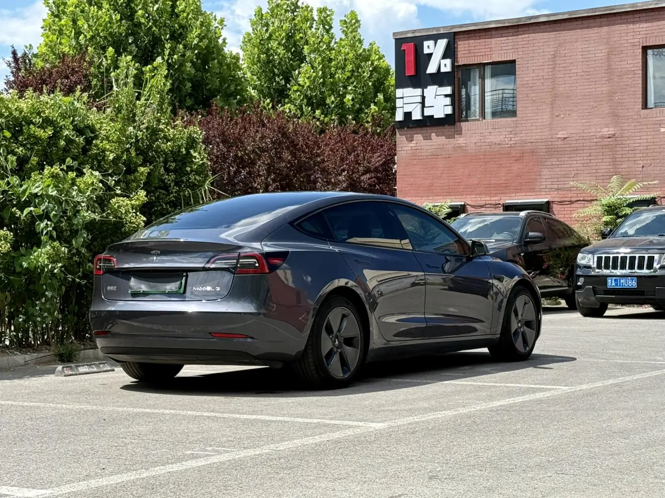 Tesla Model 3 Upgraded version of standard battery life rear drive