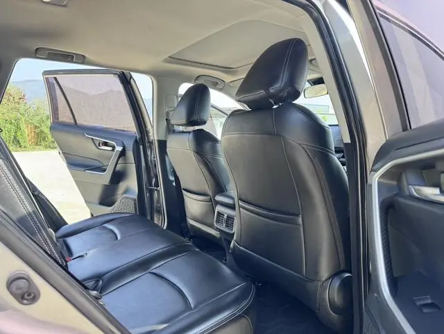 TOYOTA RAV4 Rongfang 2.0L CVT two-wheel drive fashion version