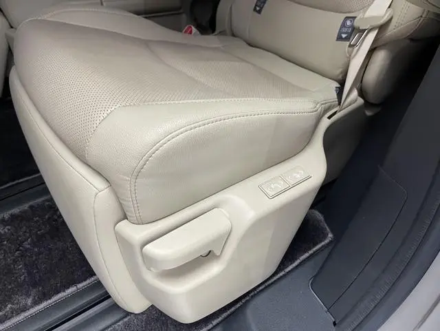 TOYOTA Saina 2.5L Hybrid Extreme Edition