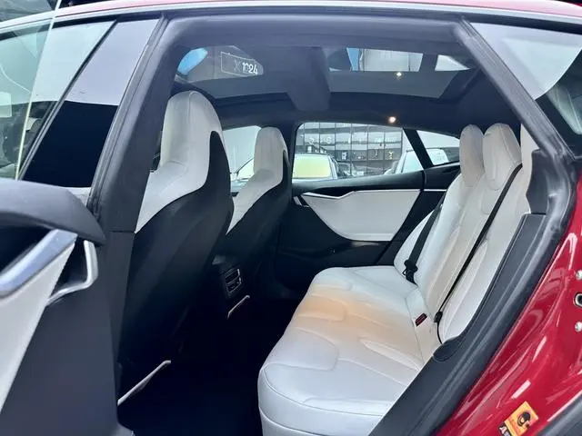 Tesla Model S P90D