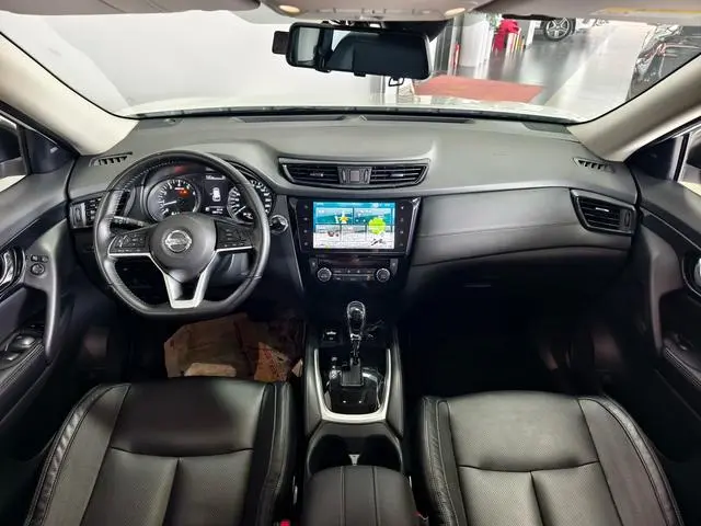 Nissan Qijun 2.5L CVT Zhilian seven-seater leading version 4WD