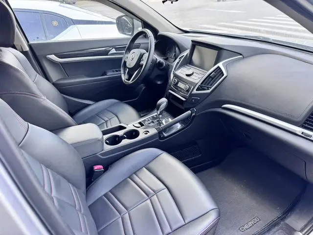 Dongfeng Fengshen Dongfeng Fengshen AX7 2.0L automatic Zhiyi type