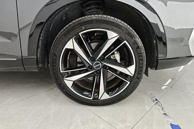 Roewe Roewe RX5 MAX 2.0T Automatic Upgrade Premium Edition