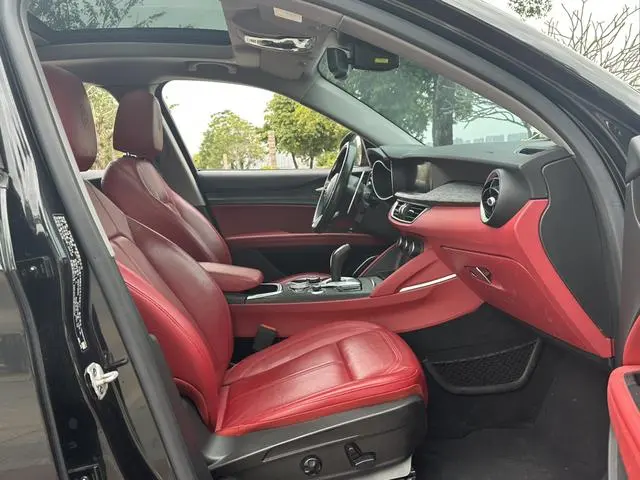 Alfa Romeo Stelvio 2.0T 280HP Luxury Sports Edition