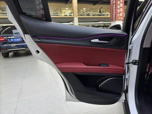 Alfa Romeo Stelvio 2.0T 200HP Elite Edition