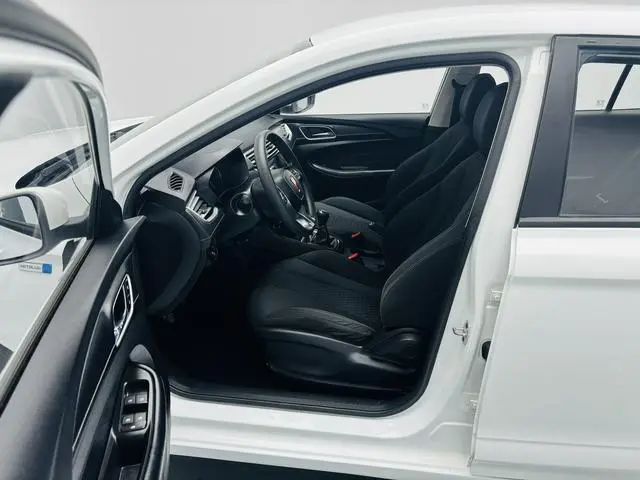 Roewe Roewe i5 1.5L manual 4G Interconnection Linghao Edition Country VI