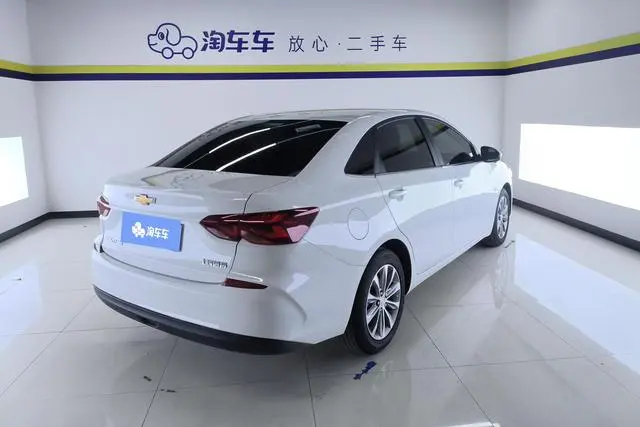 Chevrolet Cruze 320 automatic Enjoy Skylight version