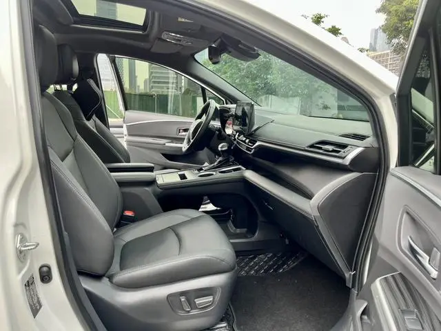 TOYOTA Saina 2.5L Hybrid Extreme Edition