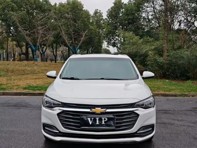 Chevrolet Cruze 320 automatic Enjoy Skylight version