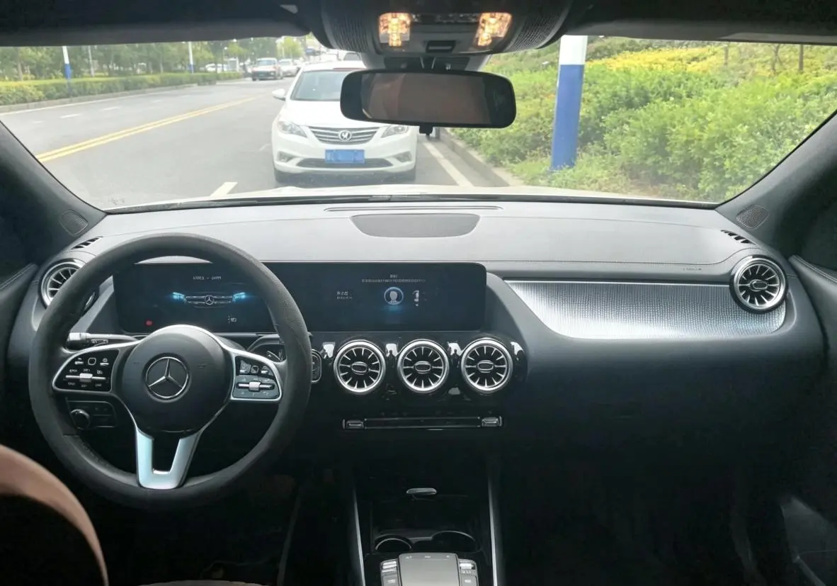 Mercedes-Benz Mercedes-Benz GLA GLA 220