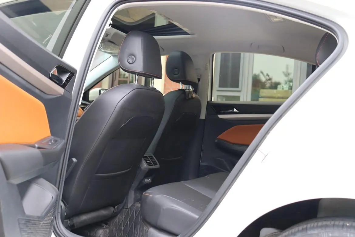 Volkswagen Bora 200TSI DSG Smooth Version