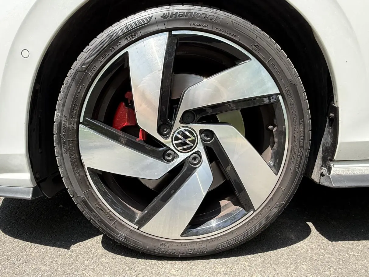 Volkswagen Golf GTI 380TSI DSG GTI