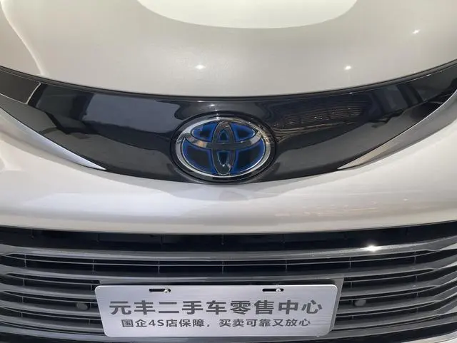 TOYOTA Saina 2.5L Hybrid Extreme Edition