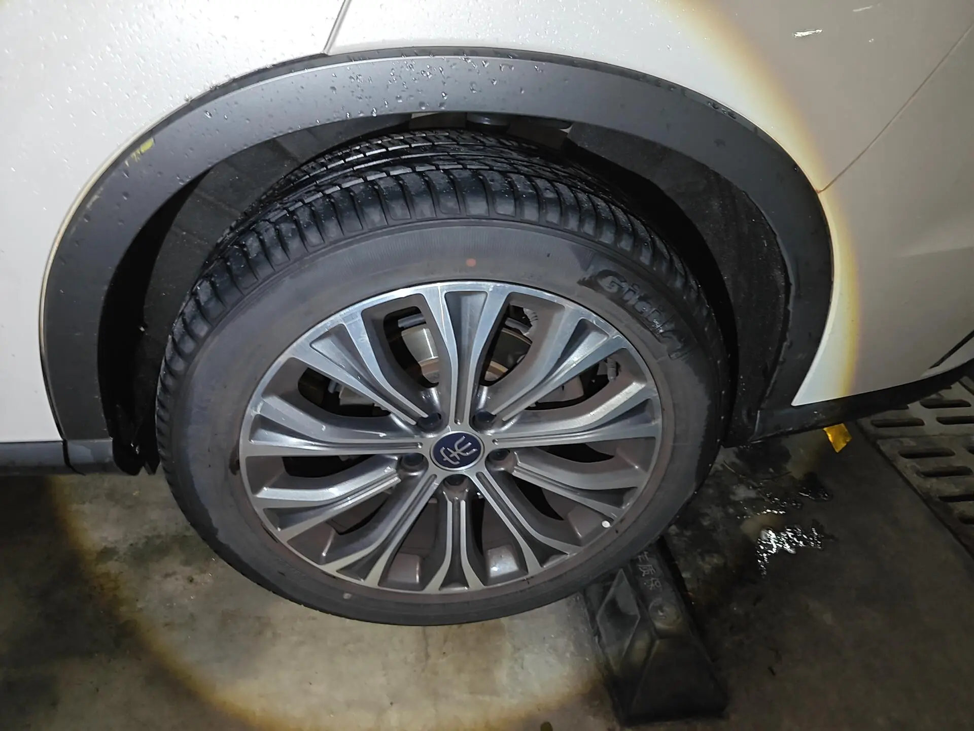 BYD Song Pro DM DM 1.5T four-wheel drive performance version flagship model